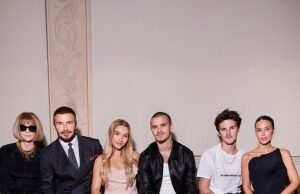 Džekija Apostel, 29 gadi, publiski atgriežas pie Troll’s Swipe pār viņas vecuma attiecībām ar Krūzu Bekhemu, 20, pēc tam, kad Klans nolika vienotu fronti Viktorijas Parīzes modes nedēļas šovā