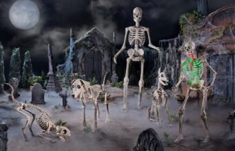 Residence Depot draņķīgajam milzu skeletam ir balss šajā Helovīnā. Pārbaudiet jauno lietotni