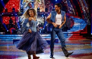 Strictly’s Balvinder Sopal saņem atbalstu no EastEnders līdzzvaigznēm, jo fani saka: “viņa nevar aiziet”.