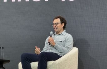 Antropiskais izpilddirektors aplaudē pēc tam, kad Trampa amatpersonas apsūdz uzņēmumu AI baiļu izraisīšanā