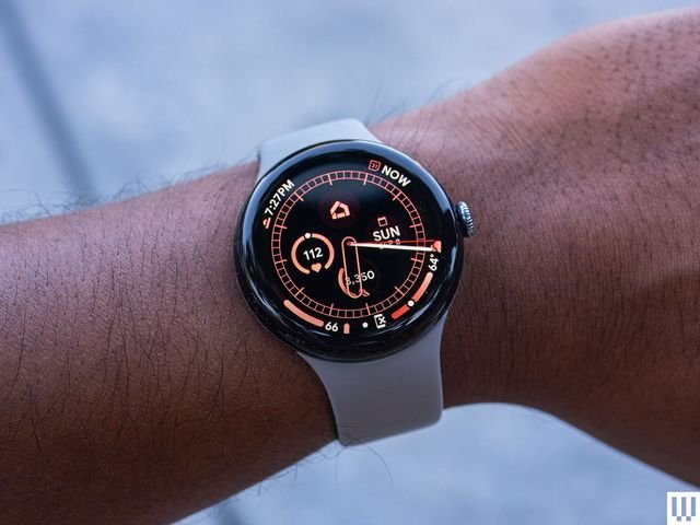 Google-Pixel-Watch-3-Screen-Health-Fitness-Reviewer-Photo-SOURCE-Julian-Chokkattu-no-border.jpg