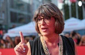 CNN vadītāja Kristiana Amanpūra (67) atklāj olnīcu vēža atgriešanos pēc mēneša pārtraukuma