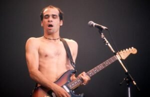 Bijusī Pink Scorching Chili Peppers zvaigzne izveido GoFundMe, lai izvairītos no bezpajumtniecības