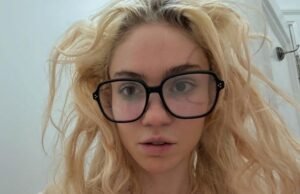 Grimes atstāj fanus neizpratnē ar dīvainu “cirpējēdes” sejas tetovējumu