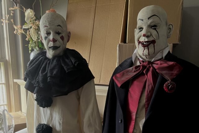 Two-Clowns-in-the-Carmichael-Manor-1-2.jpg