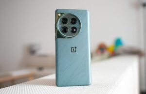 OnePlus 12 ir pārdošanā par 300 USD atlaišanu – un tā var būt jūsu pēdējā iespēja iegādāties šo tālruni