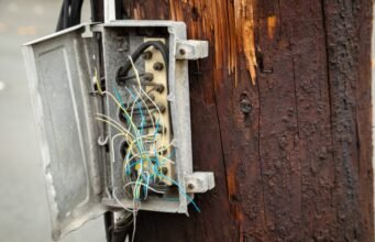 Vara stiepļu noņemšanas zagļi, kuru mērķis ir EV lādētāji, apdraud EV pārņemšanu