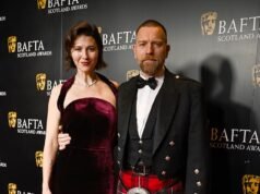 Mērija Elizabete Vinsteda un viņas vīrs Jūens Makgregors izskatās iemīļoti, jo viņi vada 2025. gada BAFTA Scotland Awards balvu pasniegšanas ceremoniju.