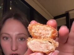 Miljardieris, kurš atrodas aiz Manhetenas jaunākā pārtikas veikala, tiek apsūdzēts neapstrādātu vistas tīrradņu pārdošanu par 15 USD popā