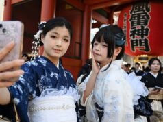 Japāna nosūtīs vecāko sūtni uz Ķīnu, saka NHK, jo brīdinājums par ceļošanu veicina tūrisma izpārdošanu Tokijā