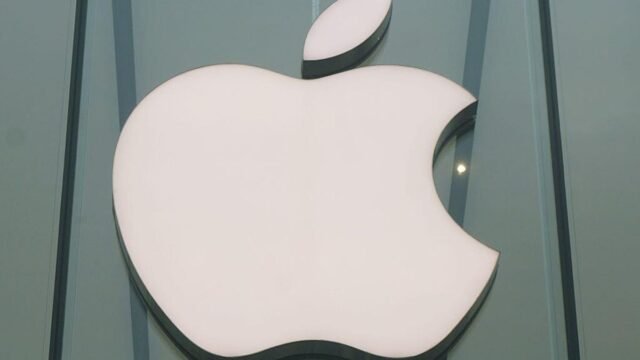 1762206863_huge-apple-logo-gettyimages-2243563363.jpg
