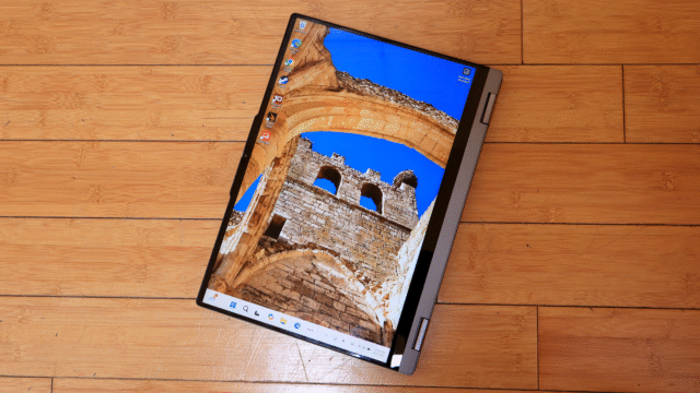 1762688599_lenovo-ideapad-5i-2-in-1-image-4.png