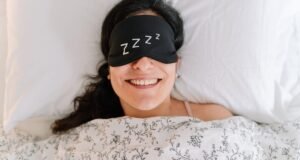 Būsim patiesi: jūsu miega režīms ir haoss. Izmēģiniet šo 10-3-2-1-0 Hack šovakar.