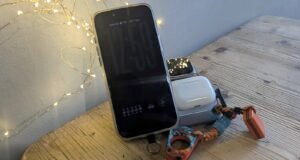 Es atradu bezvadu lādētāju 3-in-1, kas paredzēts lielākajiem Apple faniem (un tas atbalsta Qi2 ātrumu)