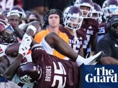 Teksasas karavīrs tika nosūtīts mājās pēc tam, kad spēles laikā saskārās ar Dienvidkarolīnas spēlētāju