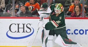 “Wild” spēlētājs Džespers Volšteds neļauj rezultatīvajam Geese tikt pie tīkla