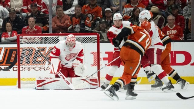 Detroit-Red-Wings-goaltender-John-Gibson-36-blocks-the-shot-by-Anaheim-Ducks-defenseman-Ian-Moore-74.jpeg