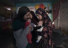 IDFA Isabel Arrate Fernandez par vadošo pasaules lielāko dokumentālo filmu festivālu un aizliegumu Izraēlas valsts sponsorētajām organizācijām