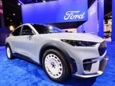 Ford vēršas pie Amazon, lai veicinātu lietotu automašīnu pārdošanu