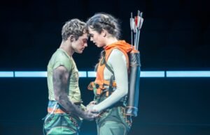 Bada spēles uz skatuves zvaigzne aizstāv strīdīgo pirmo vakaru: “Es biju patiesi lepns”