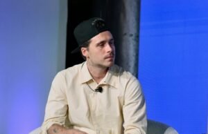 Bruklinu Bekhemu pārpludināja fanu brīdinājumi pēc tam, kad pazuda tēva Deivida bruņinieka tituls