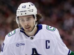 Kvins Hjūzs no Canucks izslēdza pret Hurricanes