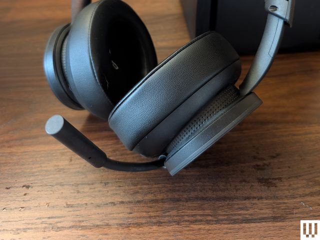 Xbox-Wireless-Headset-2024-side-with-mic-Reviewer-Photo-SOURCE-Brad-Bourque.jpg