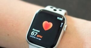 Apple cieš 2 sakāves vienas dienas laikā patentu karā ar Masimo