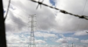 Enerģētikas vadītāji saka, ka pārejai uz atjaunojamo enerģiju nav atgriešanās