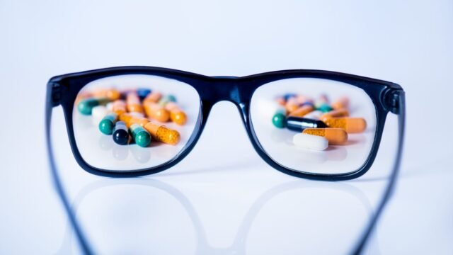 eyeglasses-vitamins.jpg