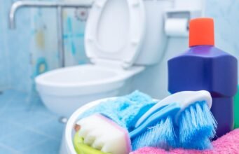9 Bijušā aizbildņa uzkopšanas noslēpumi neparasti tīrai vannas istabai