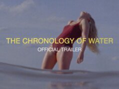 Reklāmkarogs The Chronology of Water: Kristena Stjuarte debitē režijā ar peldēšanas drāmu