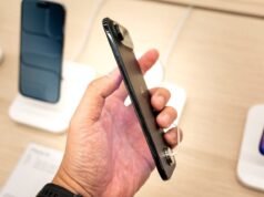 Dizaineris, kurš pasaulei prezentēja iPhone Air, ir atstājis Apple, teikts ziņojumā