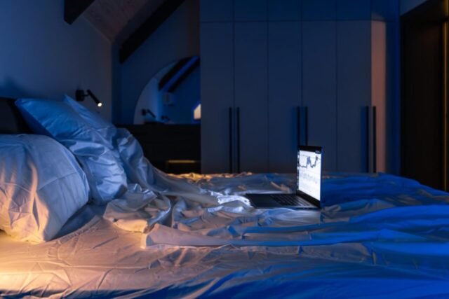 laptop-on-bed-1280x853.jpg
