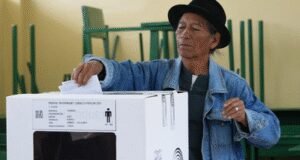 Ekvadoras vēlētāji noraida referendumu par ASV bāzu atgriešanu