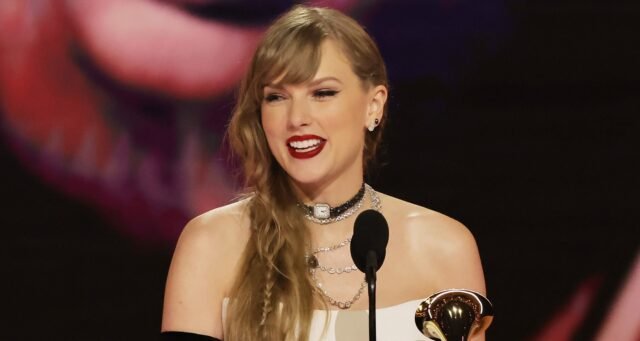 swift-showgirl-grammys26.jpg